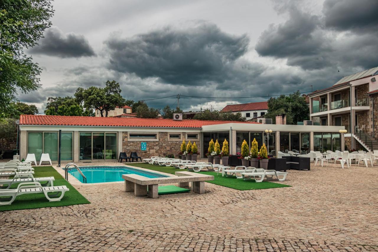Casas Campo Cimo Da Quinta Hotel Miranda do Douro Luaran gambar