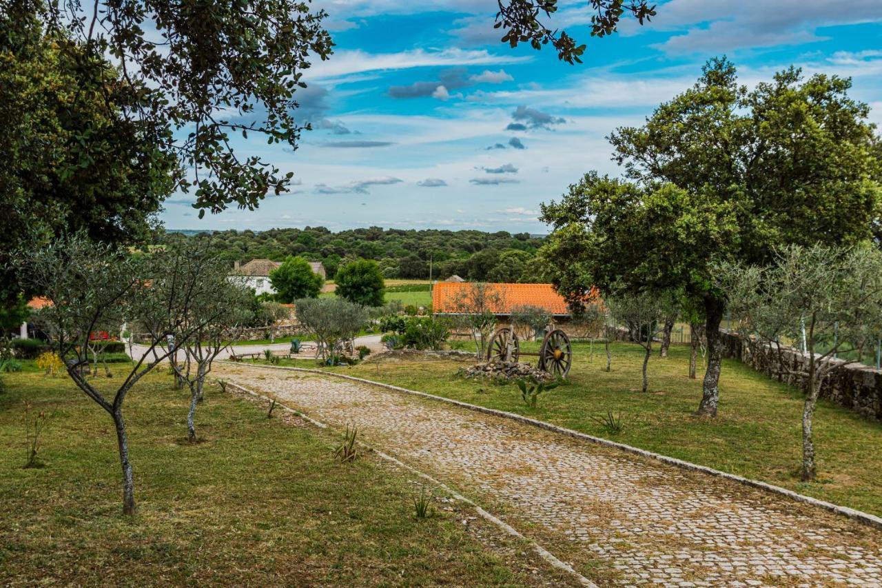 Casas Campo Cimo Da Quinta Hotel Miranda do Douro Luaran gambar